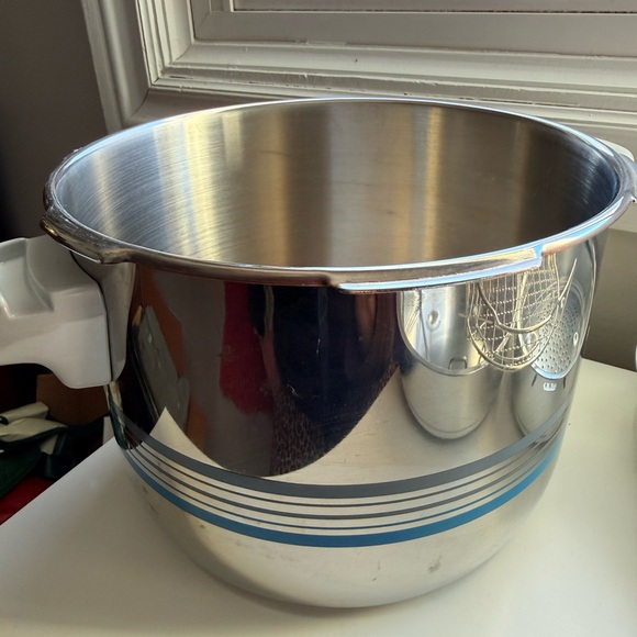 Fissler Vitavit **NEVER USED** Stainless Steel Pressure Cooker with Blue Stripes - Picture 10 of 16